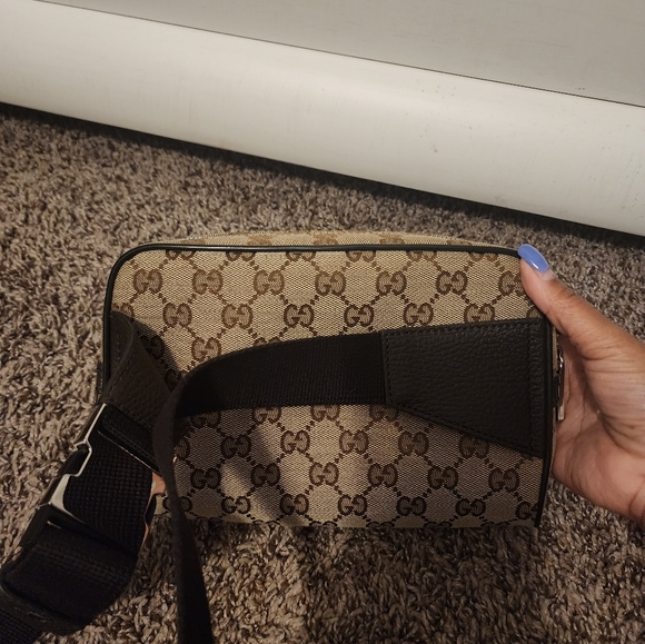 Gucci Crossbody/Belt Bag - Picture 4 of 10